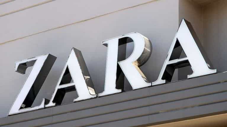 Zara’s €20 top comes in eleven different colours and it’s the cosy comfort we need