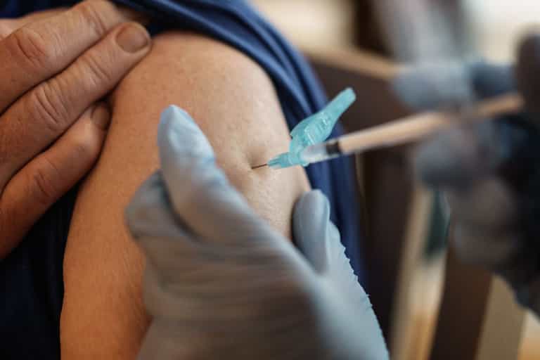 Nursing home staff refusing Covid-19 vaccine is “inexcusable”, says HSE chief