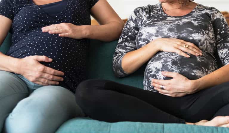 Same-sex couple give birth just 13 days apart: “It’s like having twins, but from different bodies”