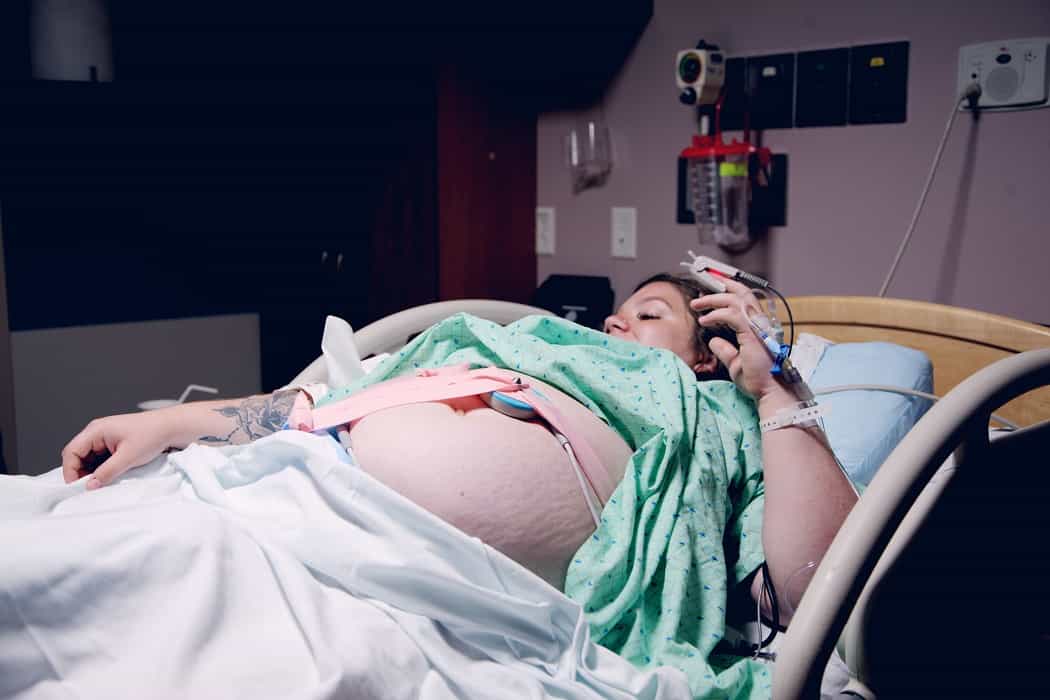 Maternity hospitals to be fully compliant on visitor restrictions “in coming week”