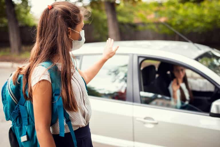 Mum calls for dangerous school run habit to be made illegal