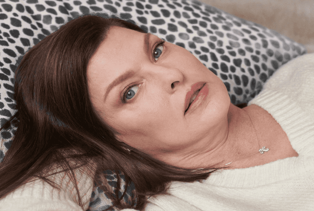 Linda Evangelista poses for first photos since procedure left her “deformed”