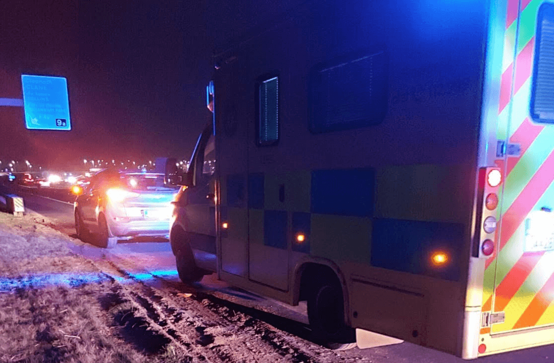 Hero Gardaí praised after helping deliver baby on side of the M7
