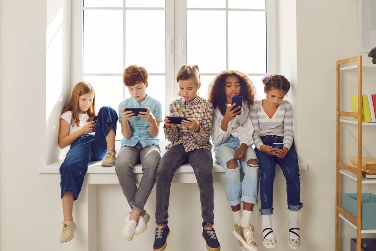 Parents of primary school kids vow to hold off buying their kids smartphones