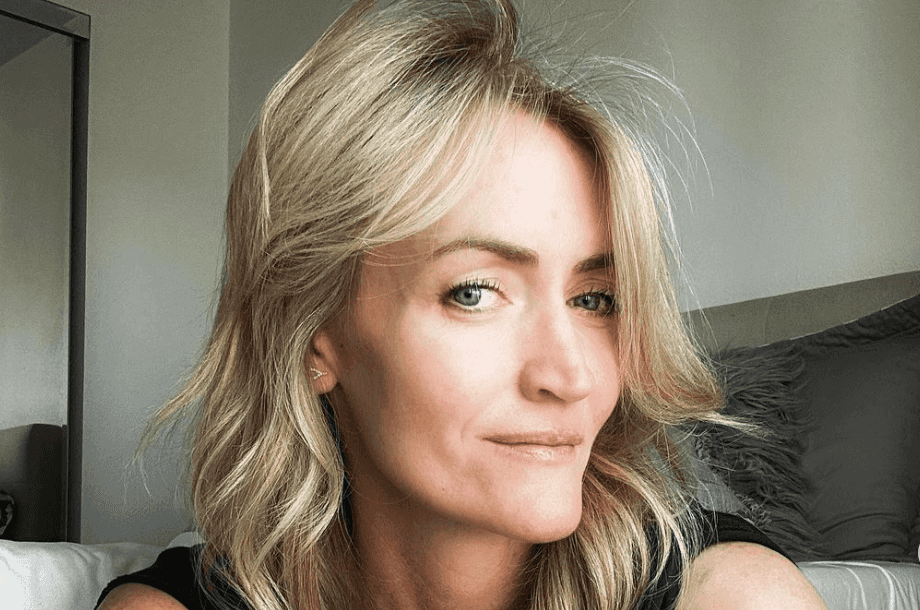 Tributes pour in for parenting blogger Heather Armstrong who passed away at 47