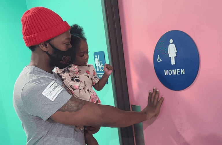 Dad praised after admitting he uses women’s bathrooms when with his daughters