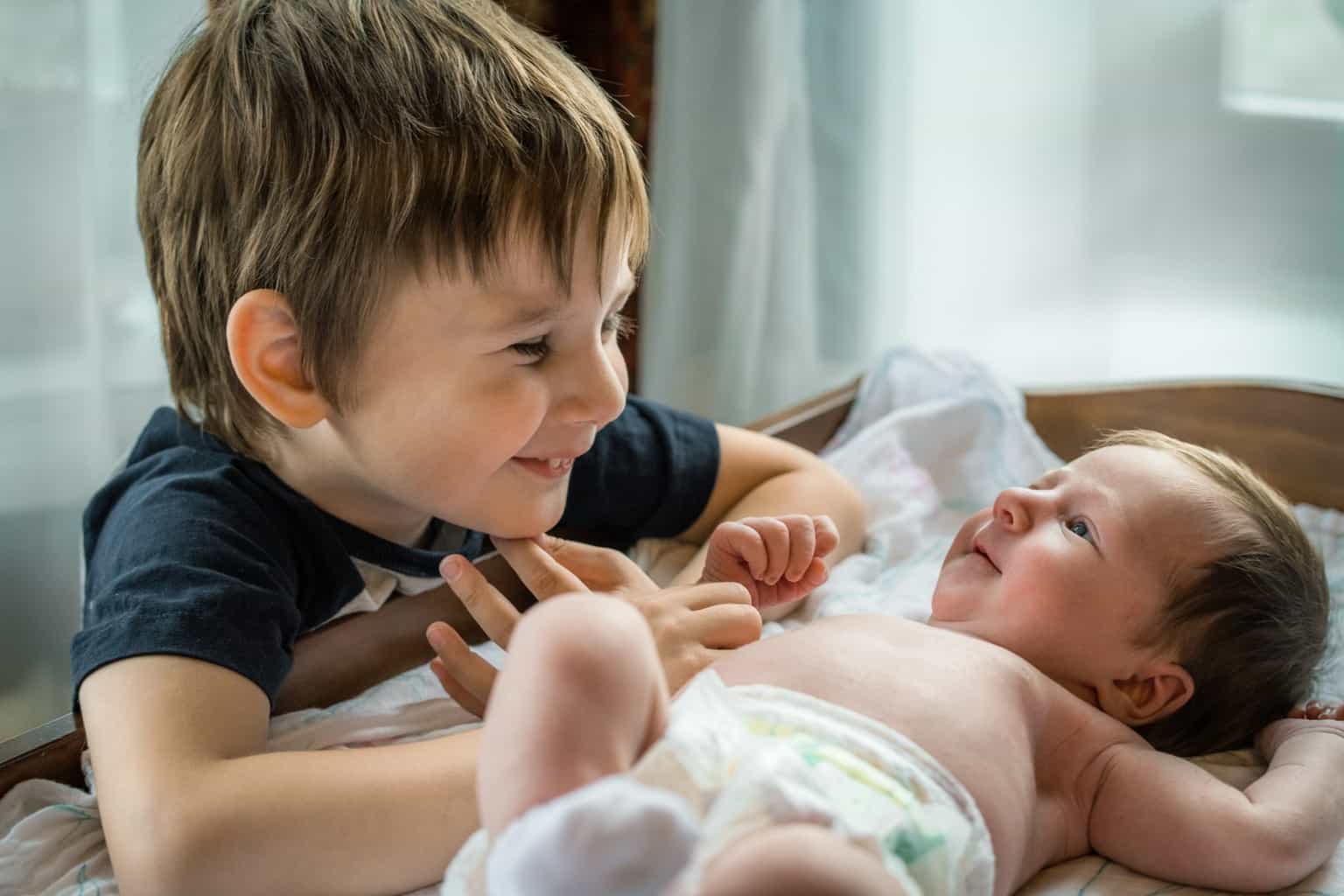 How to help your toddler adapt when a new baby comes home