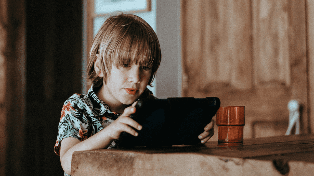 ‘One of the saddest sights’ — Kirstie Allsop kicks off major debate about kids using iPads