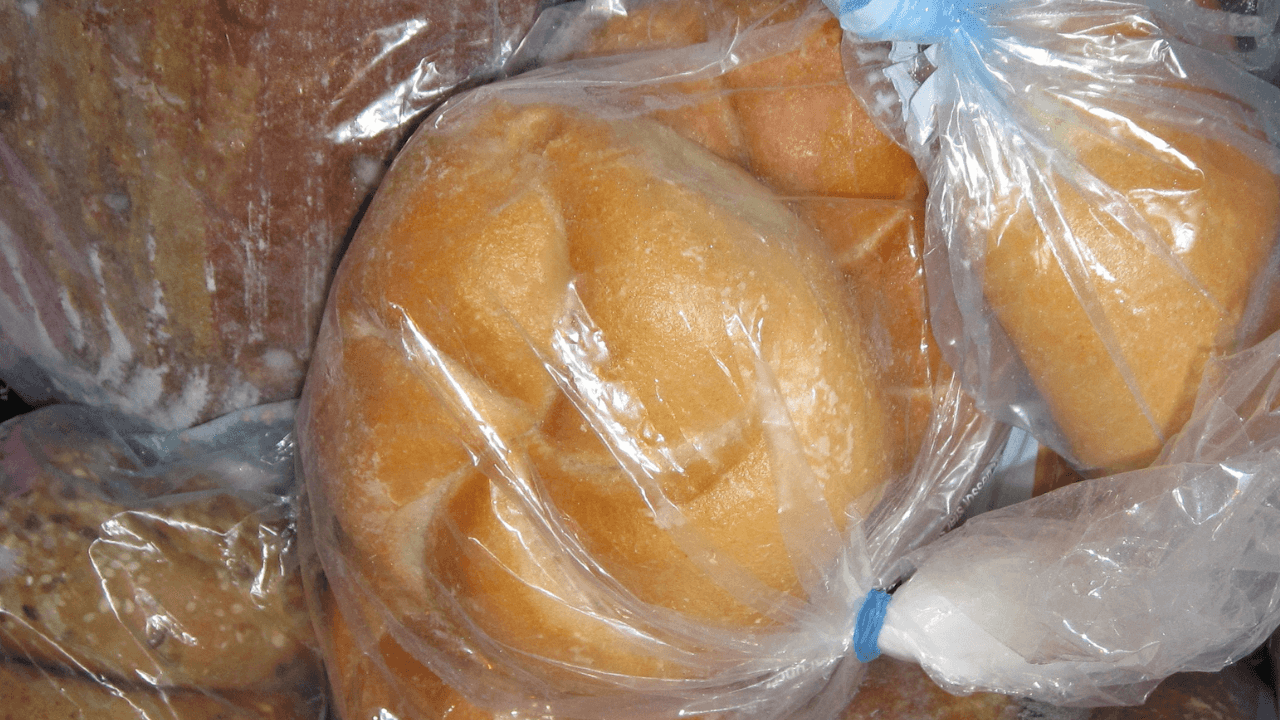 Mum labeled ‘cruel’ for defrosting sandwiches she makes for kids lunches every two weeks