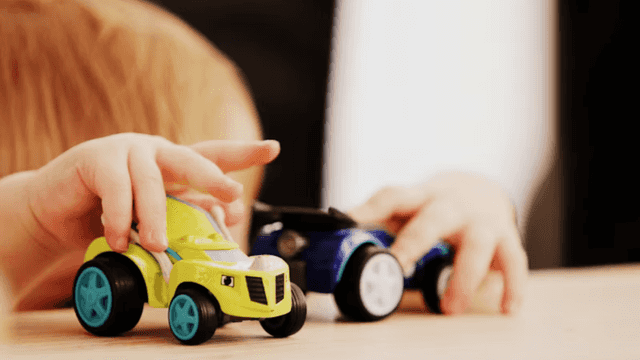 How to keep your toddler busy on a plane