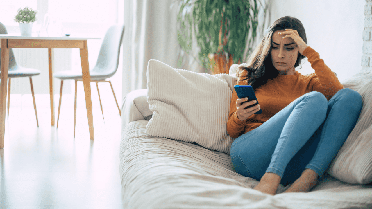 ‘I own their phones’ – Mom defends snooping through her teens’ phones