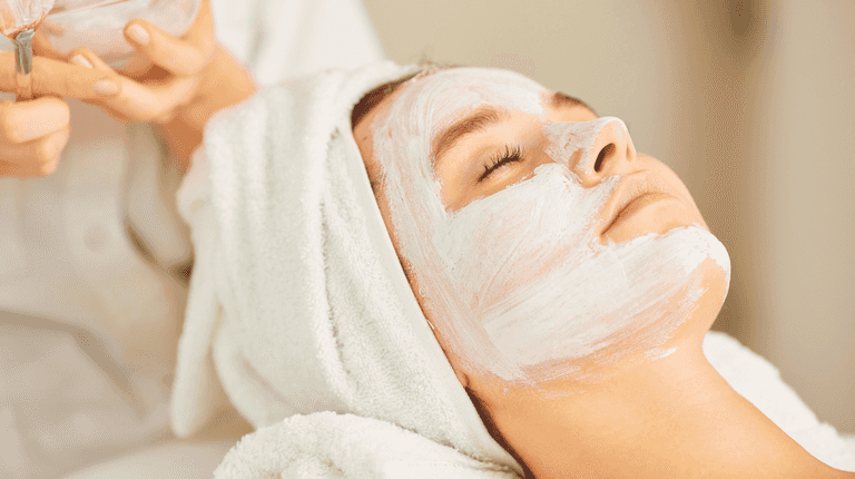 Beauty lovers are rushing to snap up this 60-minute Elemis facial deal for just €22