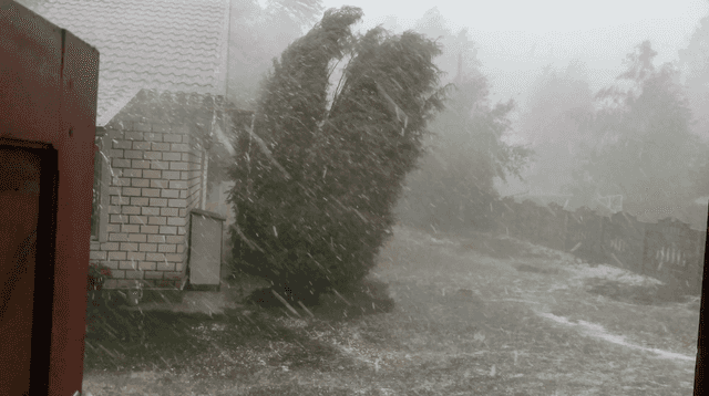 Here’s when Storm Austen is due to hit Ireland today as Met Eireann issues Orange warning