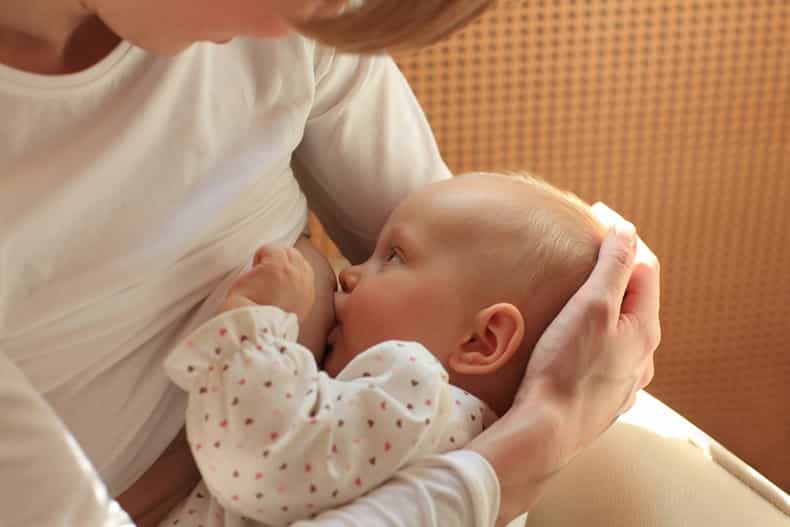 Breastfeeding? Get these 10 one-handed super-snacks into your kitchen, fast