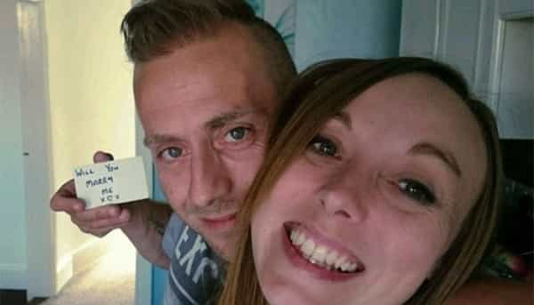 This Man Hid a Proposal In Every Photo of His Girlfriend… For 5 Months This Man Hid a Proposal In Every Photo of His Girlfriend… For 5 Months