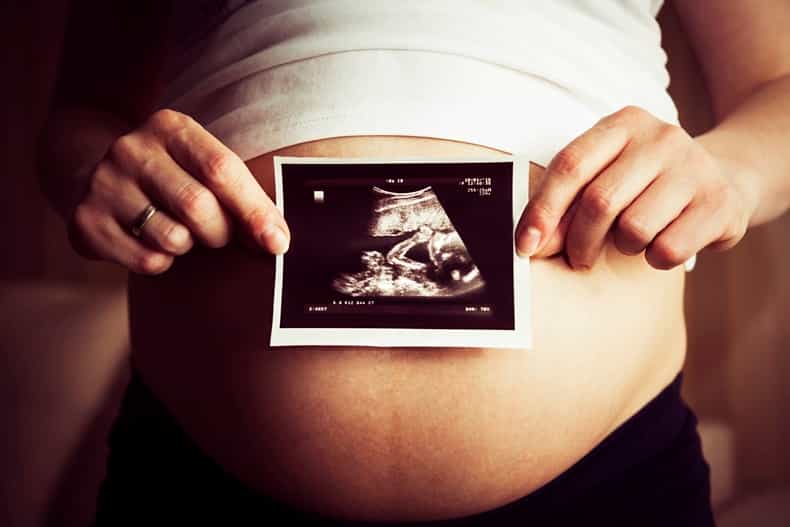 Heartbreaking Ultrasound Shows Dying Baby Holding Twin Sister’s Hand