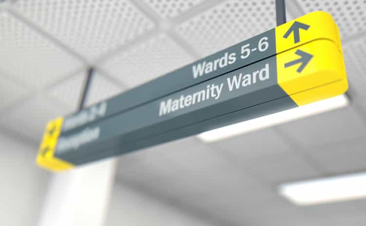 Mum breaks record giving birth to baby weighing 12lb 6oz without pain relief