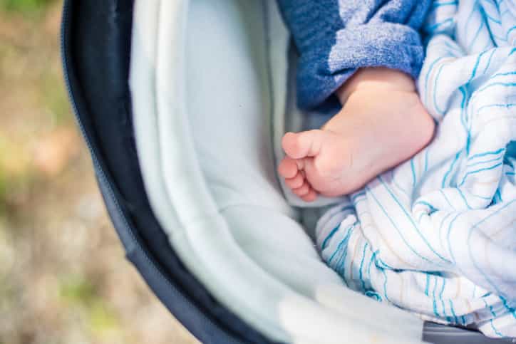 This mum is FED UP with people commenting on her child’s bare feet