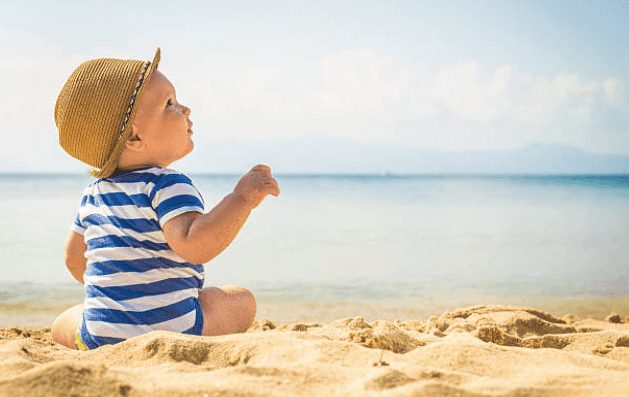 This is such a good parenting hack if you’re heading to the beach with a baby