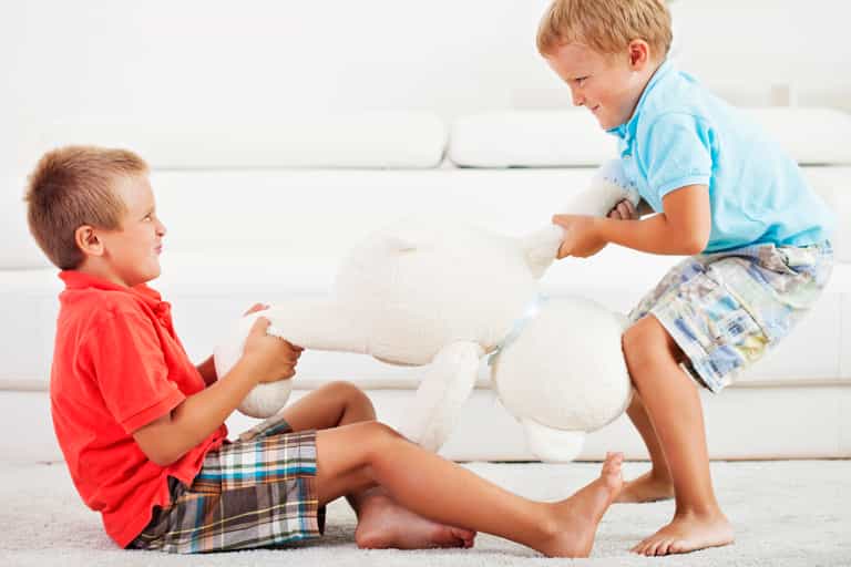 Parenting expert shares 6 tips to stop your kids fighting with each other Parenting expert shares 6 tips to stop your kids fighting with each other