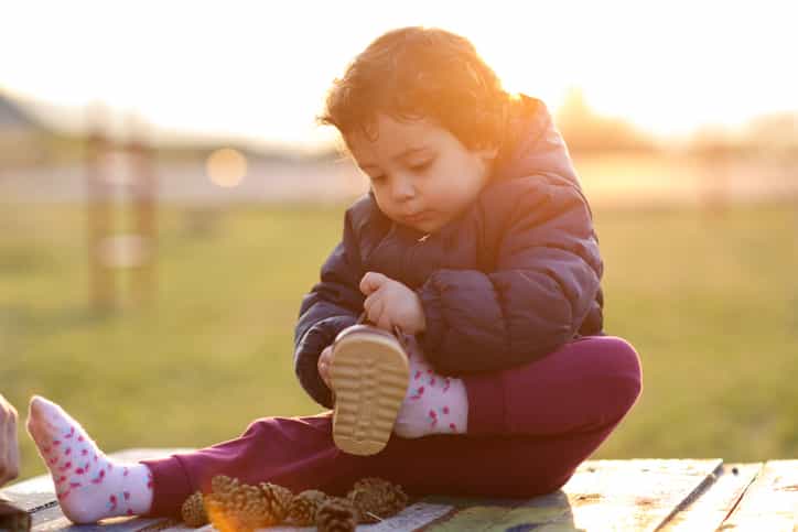 Parents are loving this training toy that easily teaches kids to tie their shoes in minutes Parents are loving this training toy that easily teaches kids to tie their shoes in minutes