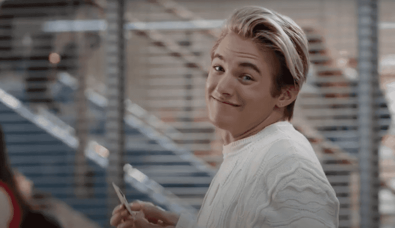 The first look trailer for the Saved By The Bell reboot has been released and there’s a mini Zack Morris! The first look trailer for the Saved By The Bell reboot has been released and there’s a mini Zack Morris!