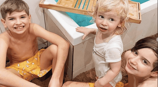 Stacey Solomon made a BEACH in her bathroom for her kids to play on Stacey Solomon made a BEACH in her bathroom for her kids to play on