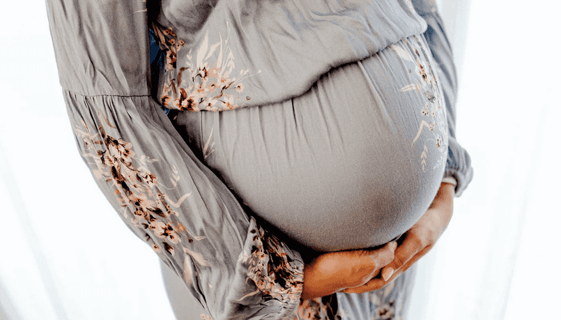A TikTok hack shows how partners can help a pregnant mum when her back is hurting