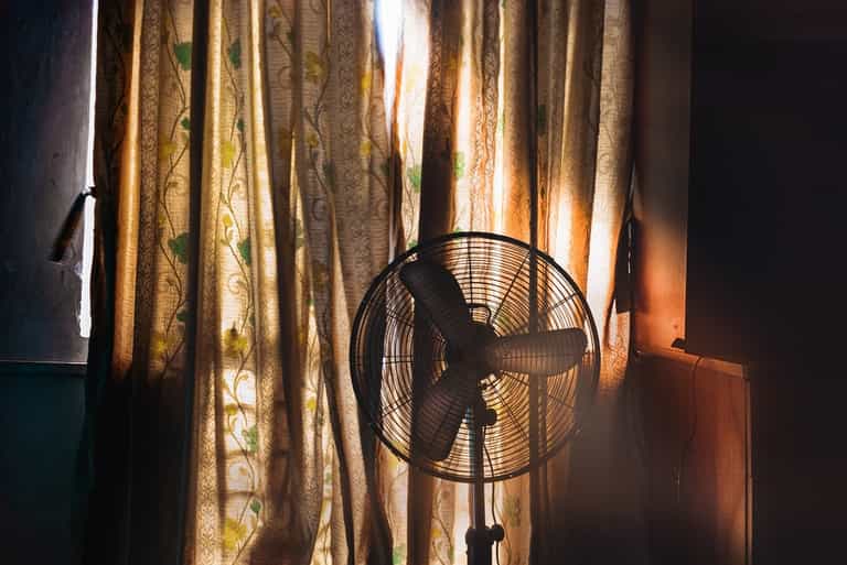 Experts warn not to sleep with a fan on all night (but we’ll probably do it anyway) Experts warn not to sleep with a fan on all night (but we’ll probably do it anyway)