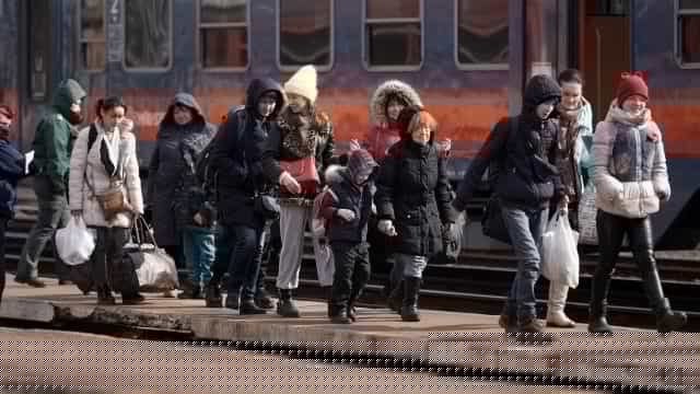 Government approves €400 monthly payment for households who take in Ukrainian refugees Government approves €400 monthly payment for households who take in Ukrainian refugees
