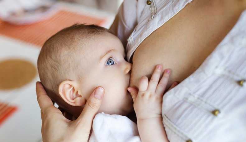 Mums are flashing their boobs at their breastfed babies to hilarious response