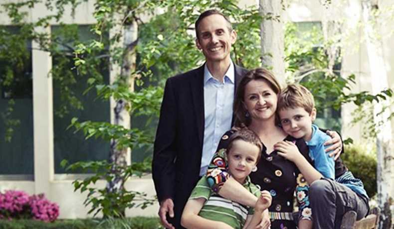 Stroppy 3-year-old ruins family Christmas card, politician uses it anyway