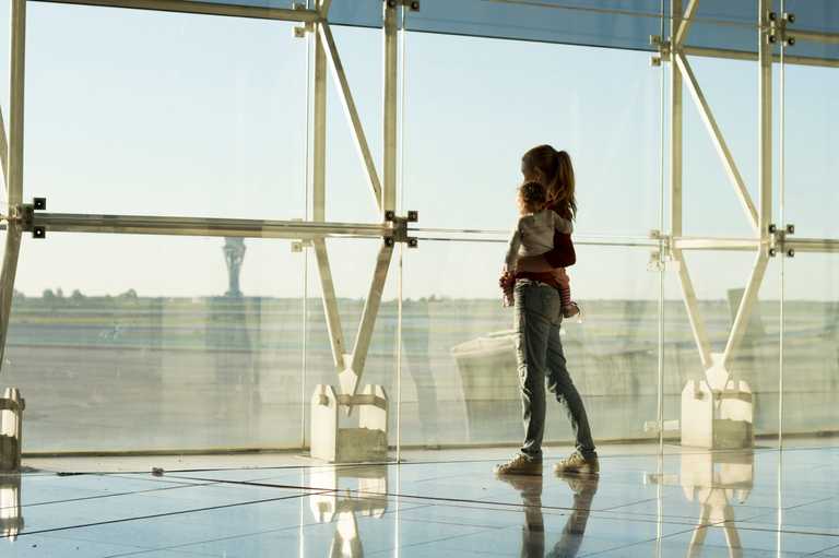 Mum with baby on 10-hour flight praised for ‘thoughtful’ gesture to her fellow plane passengers