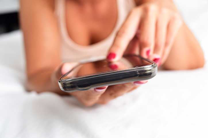 Study reveals that sexting actually has no benefit to long distance relationships