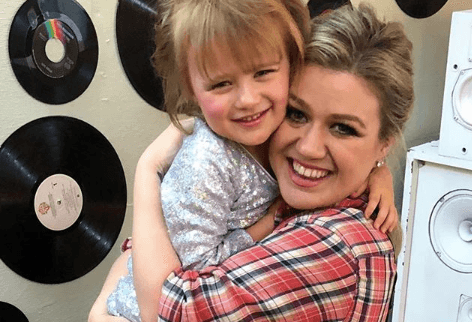 Kelly Clarkson is sick of the Easter Bunny taking all the credit for her work
