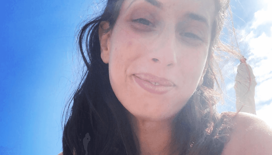 Stacey Solomon sparks debate by eating a 99 cone while pregnant