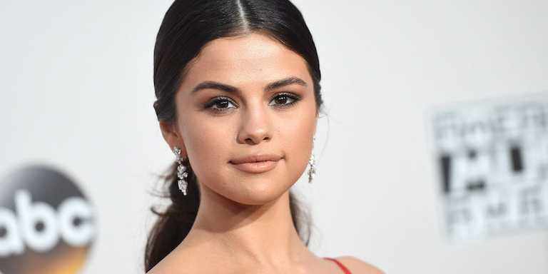 Selena Gomez posted a throwback picture of her mum, and they are TWINS
