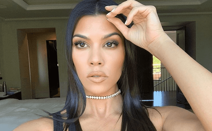 Kourtney Kardashian is being praised online for showing off her stretchmarks