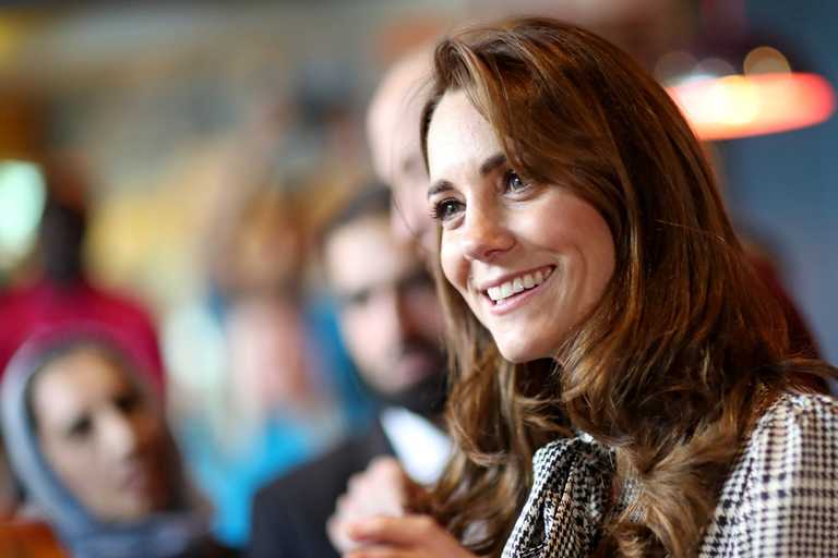 Kate Middleton is wearing a sold-out €16 Zara dress today and we just LOVE it