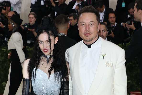 Elon Musk and Grimes are expecting their first child together