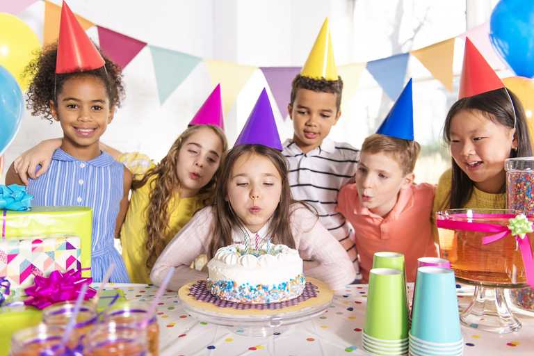 Mum starts debate after admitting to wanting to invite only 10 kids from daughter’s class to her birthday