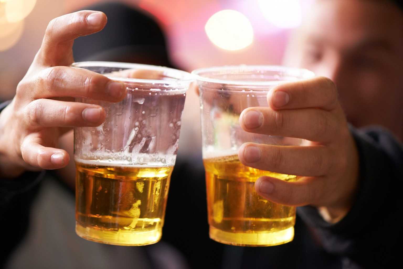 Outdoor drinkers to face €80 fines when in groups under new proposal