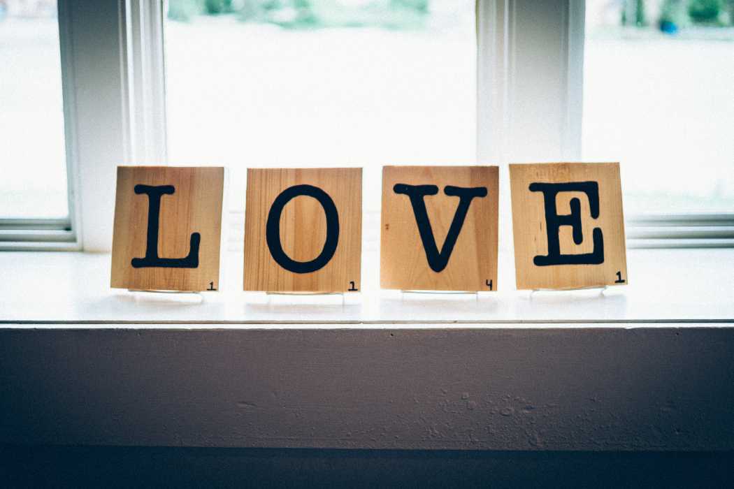 If you have word art in your home, you’re tacky, according to this…