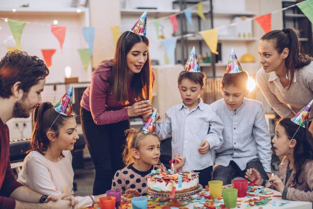 Is it wrong to bring uninvited children to a child’s birthday party?