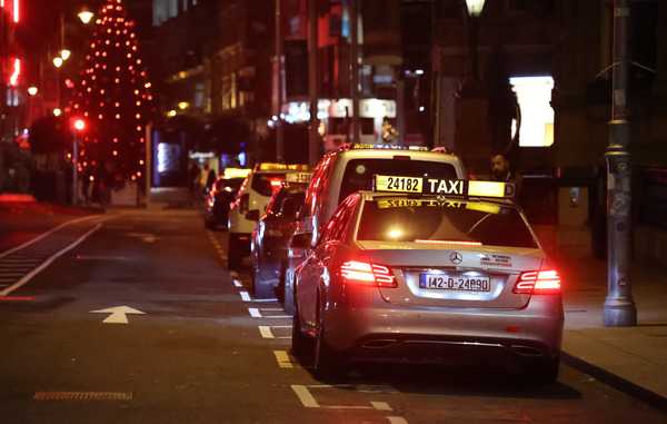 All taxis required to take cashless payments under new proposal
