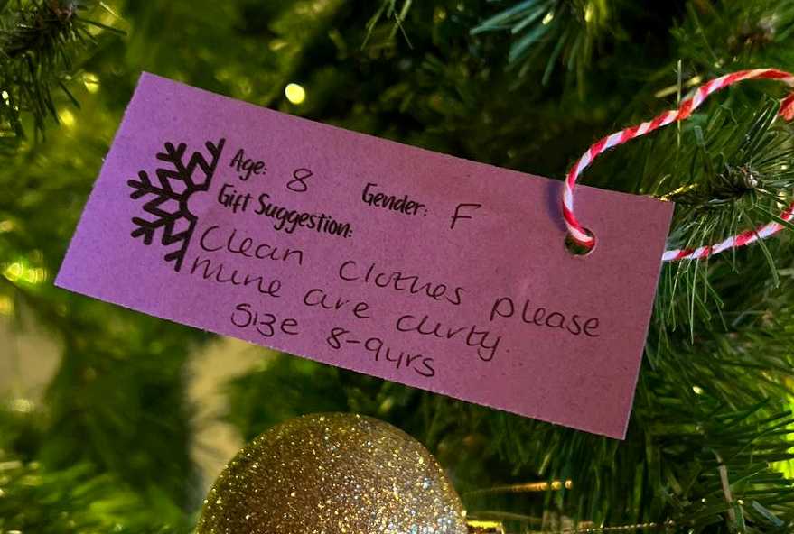Heartbreaking letters to Santa on pub Christmas tree highlight cost of living crisis as children ask for ‘clean clothes’ and ‘anything’