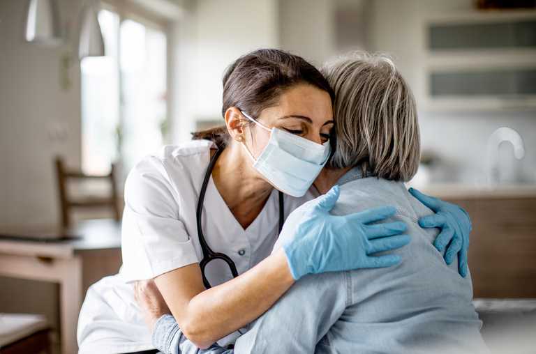 Nurses slam decision to remove facemasks in healthcare settings