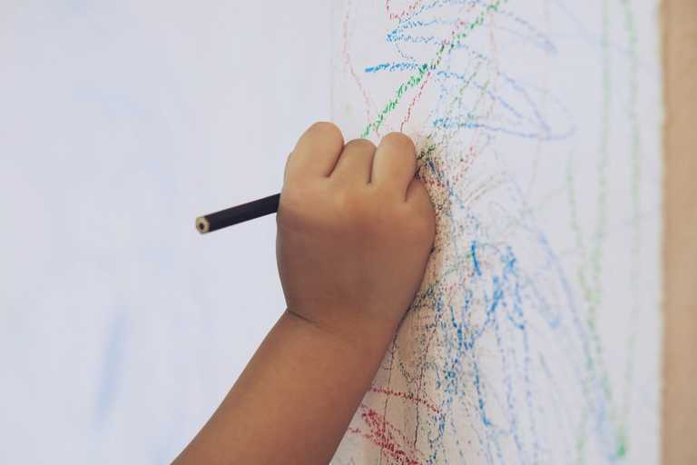 How to remove crayon from a painted wall: An essential guide