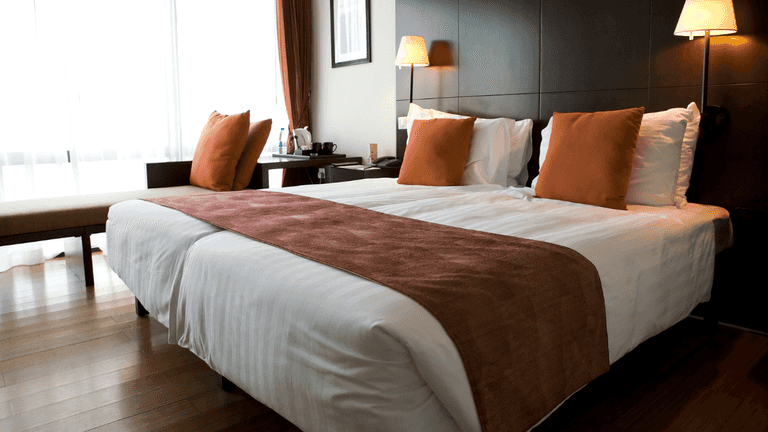 Flight attendant explains why you should put bank cards inside your shoe before leaving hotel