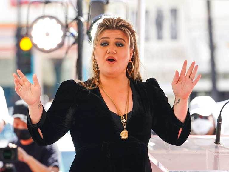 Kelly Clarkson admits she spanks her children if they misbehave